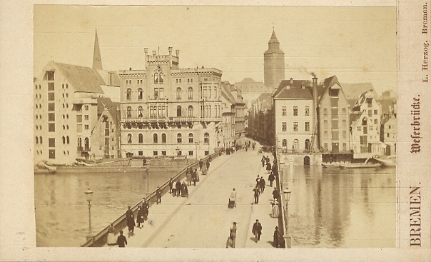 Bremen. Weserbrücke. Piccola fotografia originale applicata su cartoncino; formato mm. …