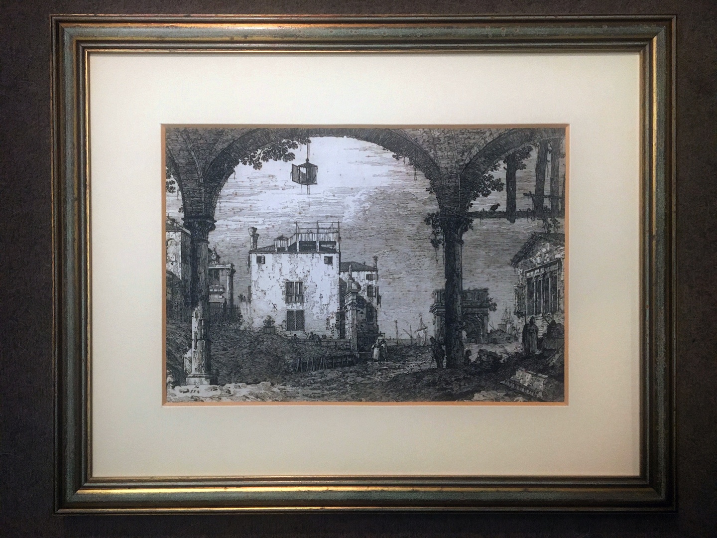 Il portico con la lanterna.
