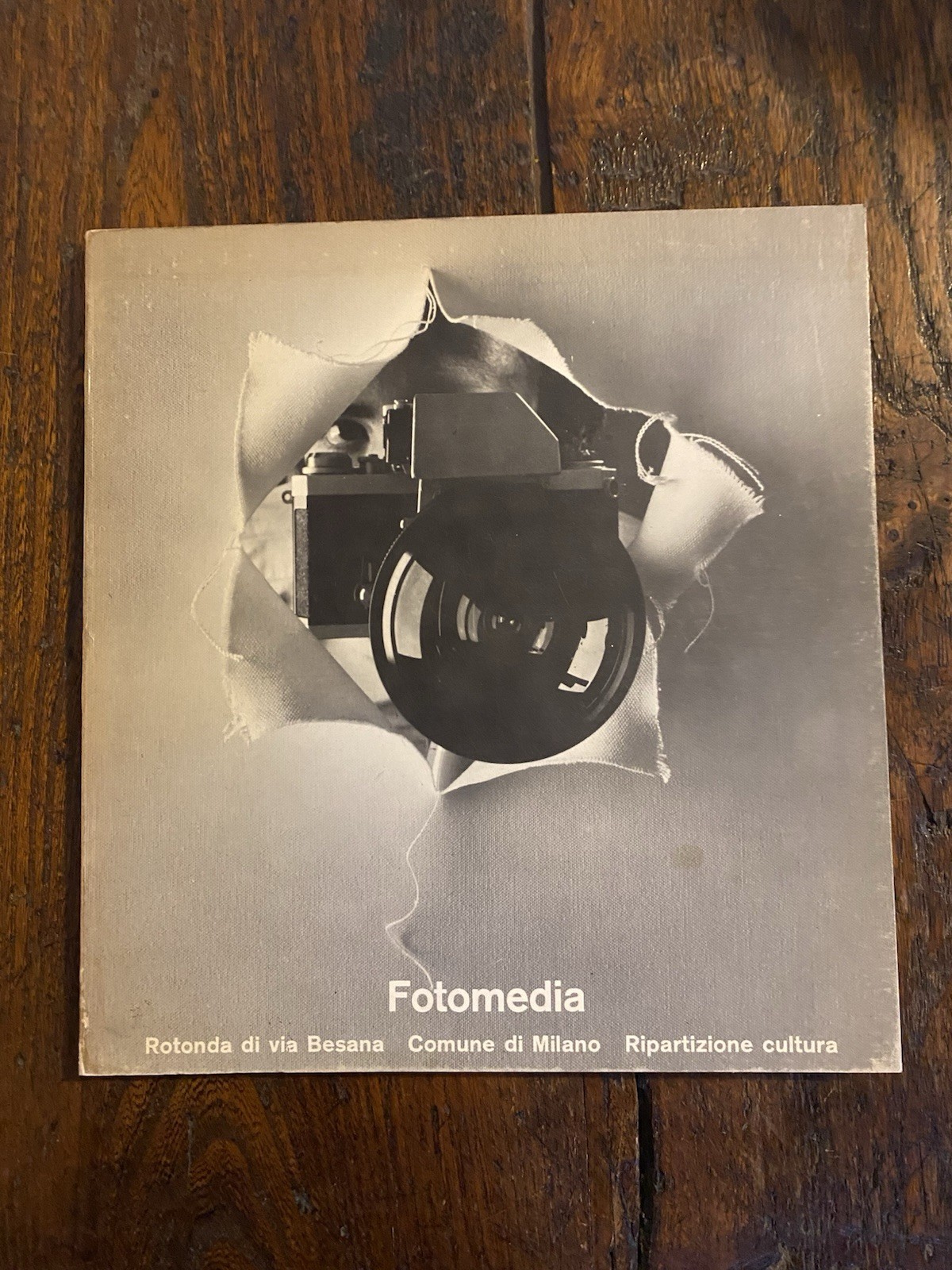 AA.VV. Fotomedia Rotonda di via Besana 1975