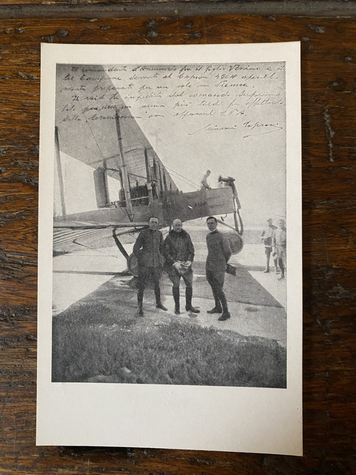 Cartolina il Comandante D'Annunzio e il figlio Veniero davanti al …