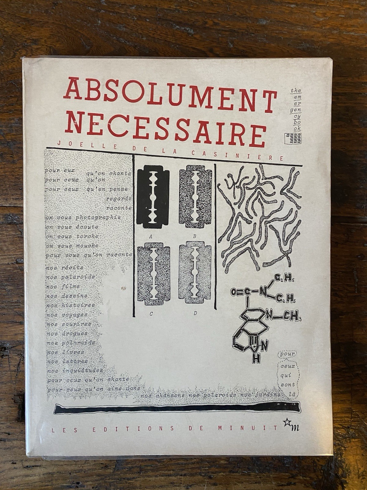 De la Casiniere Joelle Absolument Necessaire Paris Les Editions de …