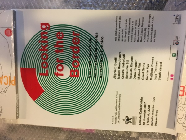 Manifesto / Poster 41 X 30 cm. dell'esposizione Looking for …