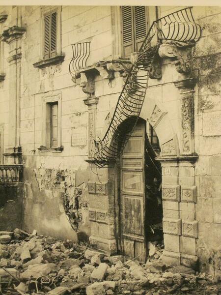 Terremoto in Sicilia (Belice gennaio '68).- La casa dove e' …