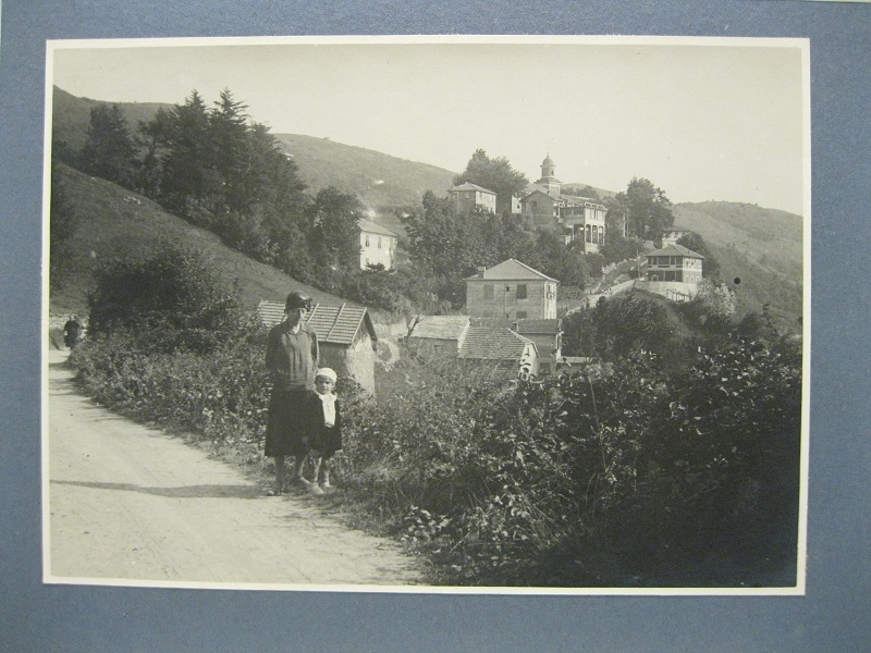 Appennino. Santuario della Vittoria ai Giovi. Due fotografie