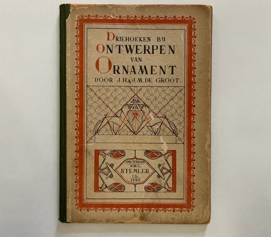 Driehoeken bij ontwerpen van ornament voor zelfstudie en voor scholen