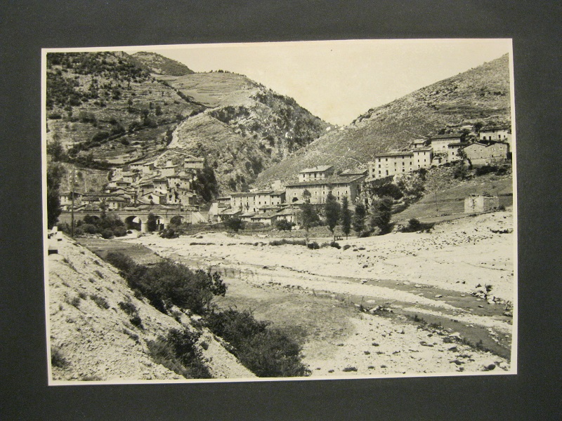 Lazio. Valle del Velino. Antrodoco, 25 maggio 1955. Due fotografie …