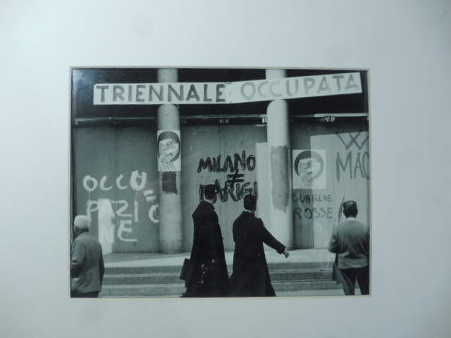 Triennale occupata. (Fotografia originale vintage)