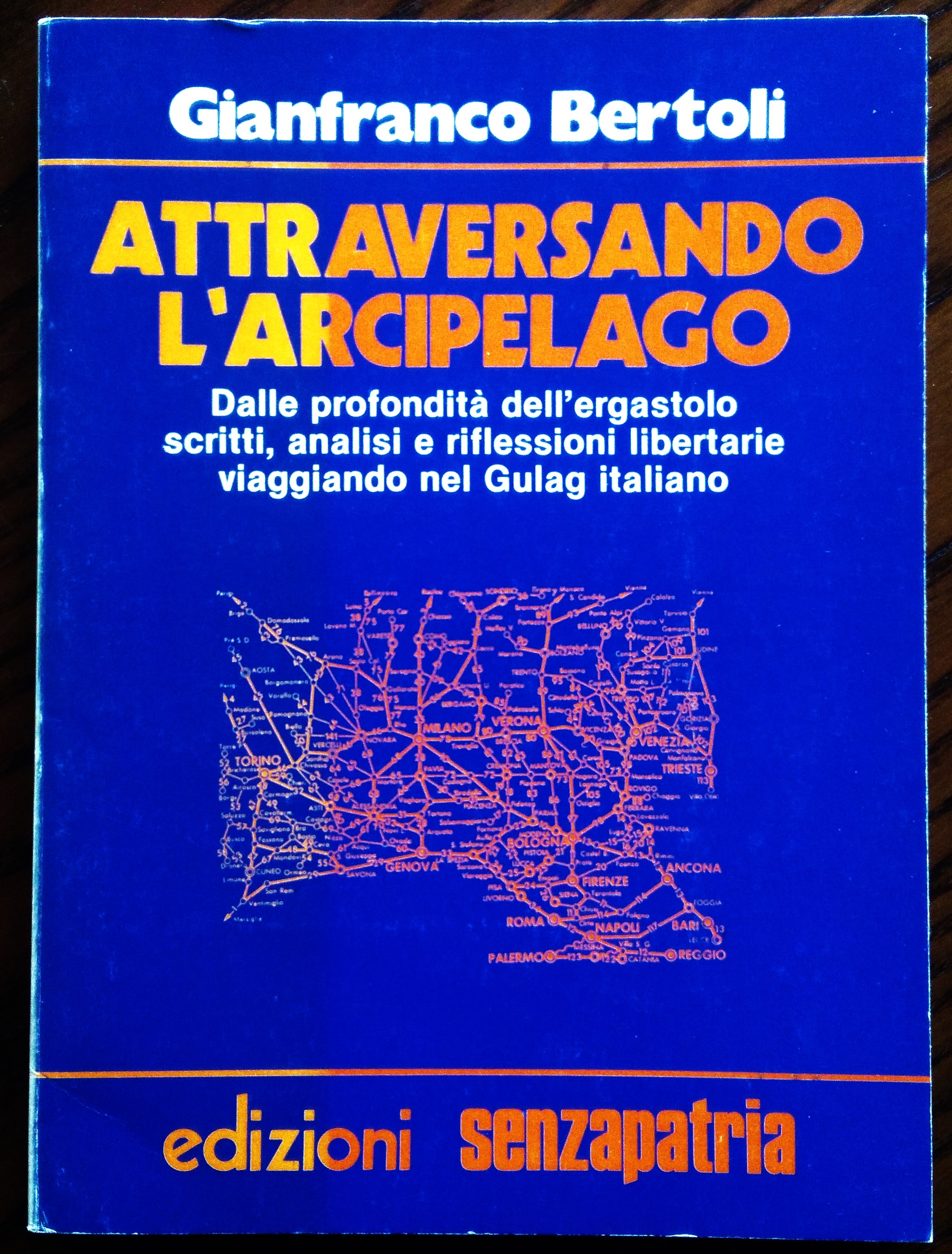 Attraversando l'arcipelago. Dalle profondità dell'ergastolo scritti, analisi e riflessioni libertarie …