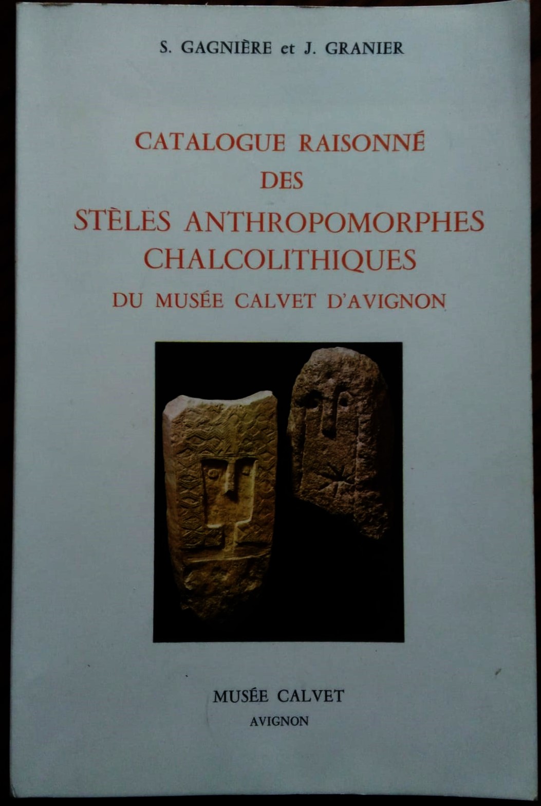 Catalogue raisonné des stèles antropomorphes chalcolithiques du musée Calvet d'Avignon.