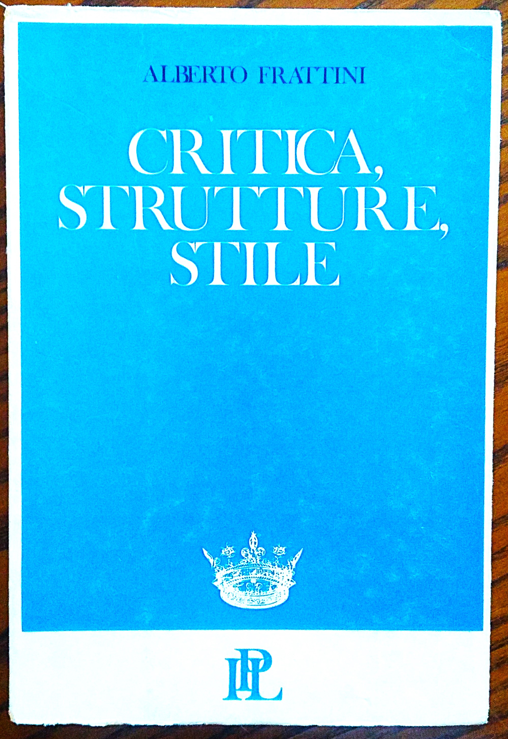 Critica, Strutture, Stile.