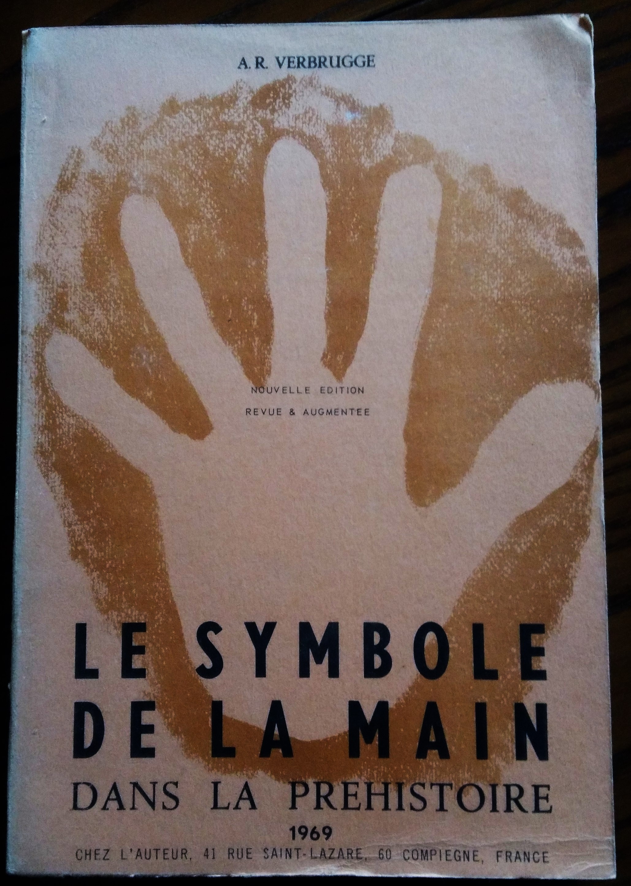 Le symbole de la main dans la prehistoire.