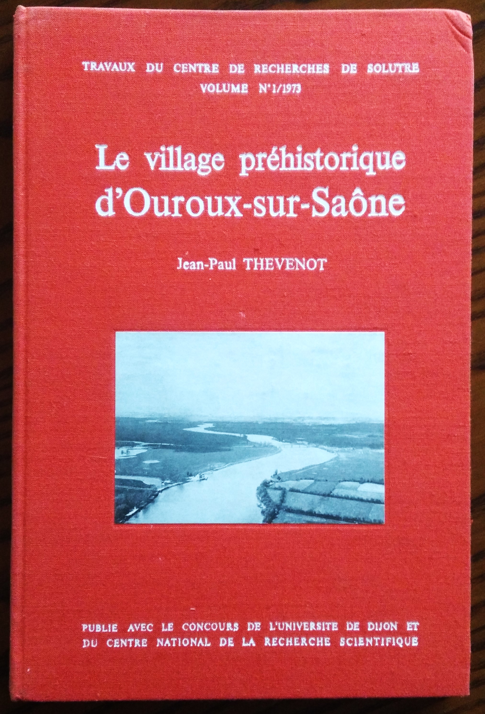 Le village prehistorique d'Ouroux-sur-Saone. Preface de Jean Combier.