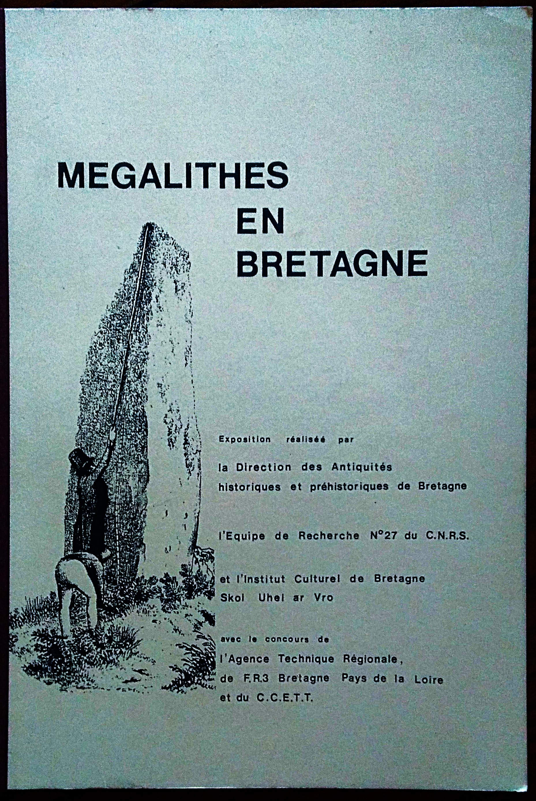 Megalithes en Bretagne. Exposition réalisée par la direction des Antiquités …
