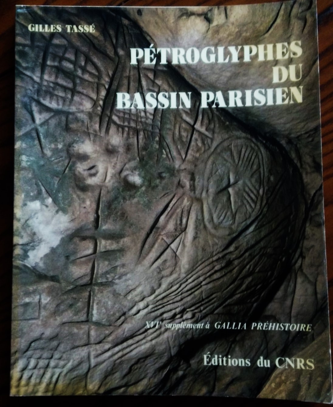 Pétroglyphe Du Bassin Parisien. Xvie Supplement a Gallia Prehistoire.