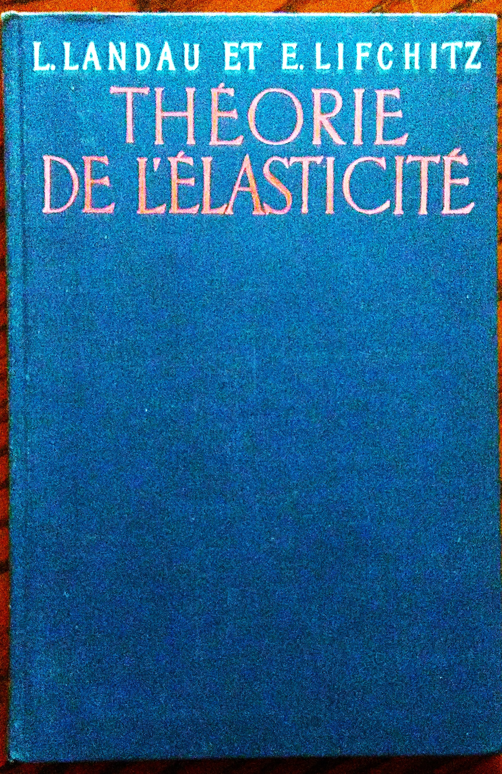 Theorie De L'Elasticitè.
