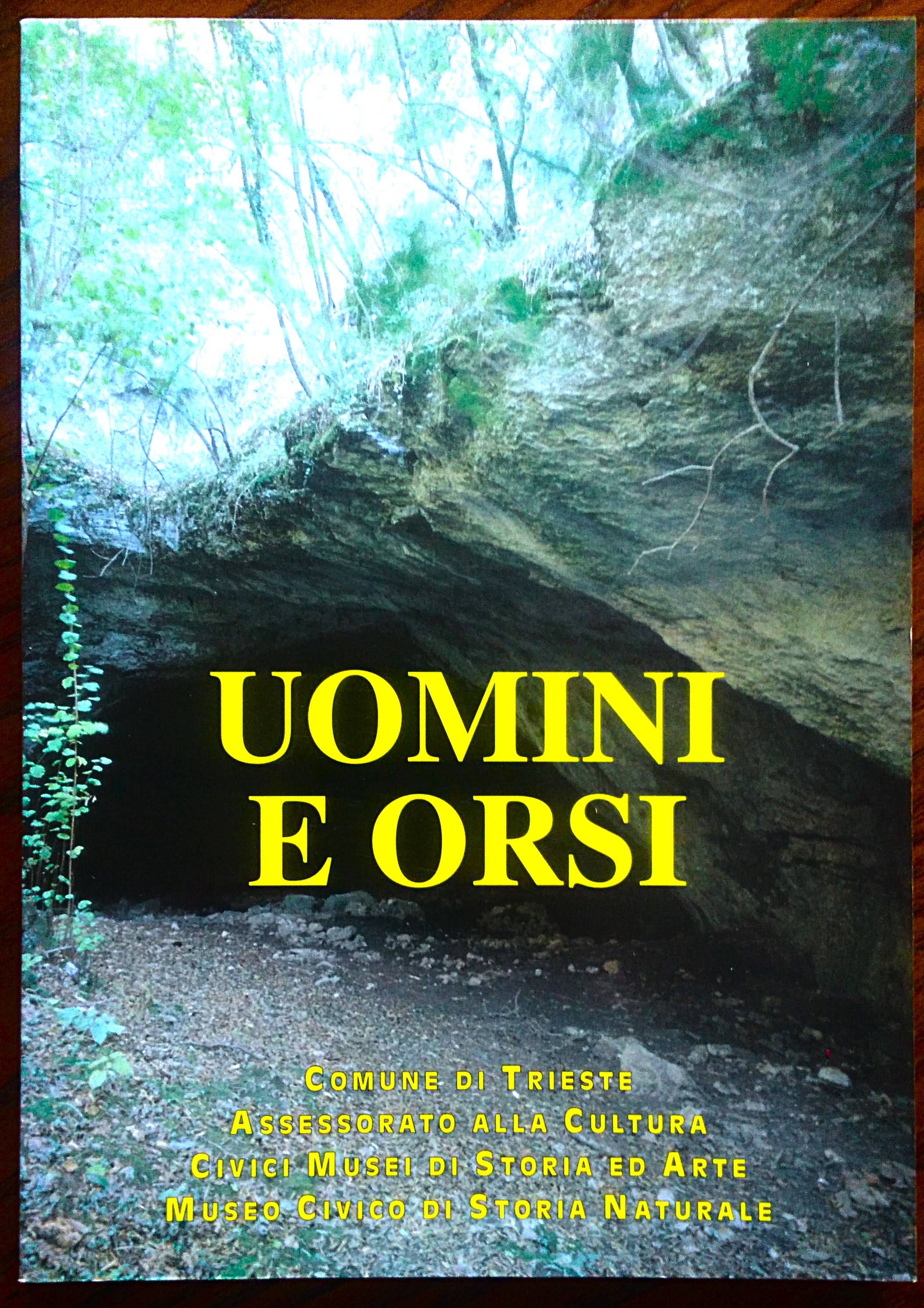 Uomini e orsi. Frammenti di vita e di ambiente del …