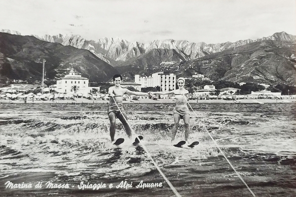 Cartolina - Marina di Massa - Spiaggia e Alpi Apuane …