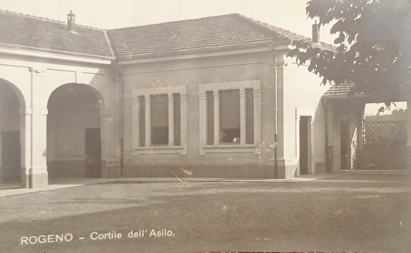 Cartolina - Rogeno - Cortile dell'Asilo - 1920 ca.