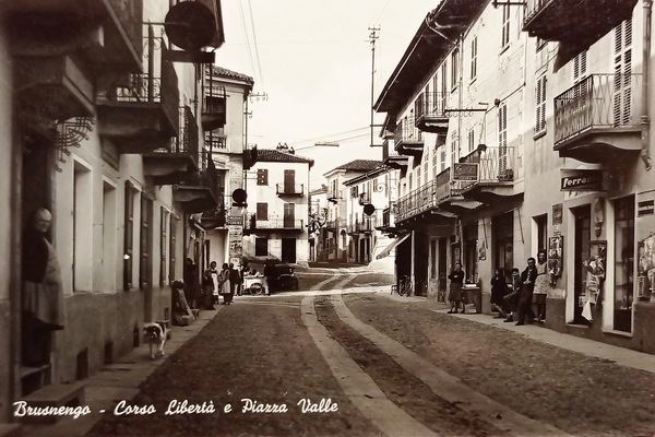 Cartolina - Brusnengo - Corso Libertà e Piazza Valle - …