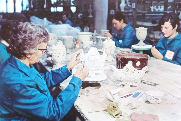 Cartolina - Mani di Fioraie all'Opera - Manifattura d'Arte Antonio …