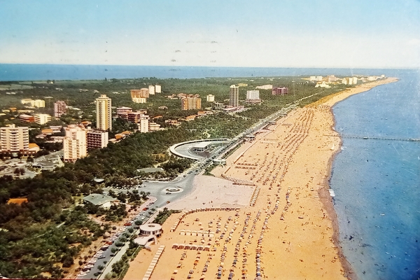 Cartolina - Lignano Pineta - La Spiaggia verso Sabbiadoro - …