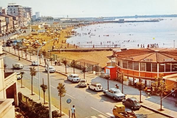 Cartolina - Crotone - Lungomare - 1968