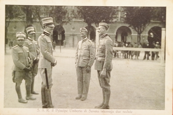Cartolina - S.A.R. il Principe Umberto di Savoia interroga due …