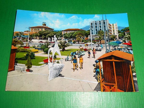 Cartolina Marina di Massa - Giardini e Alberghi lungo mare …