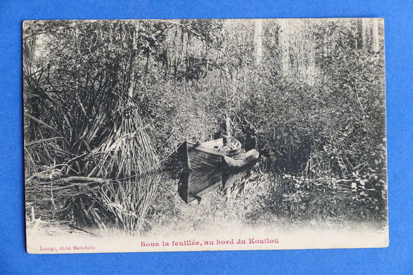 Cartolina Africa - Congo - Sous la feuillèe, au bord …