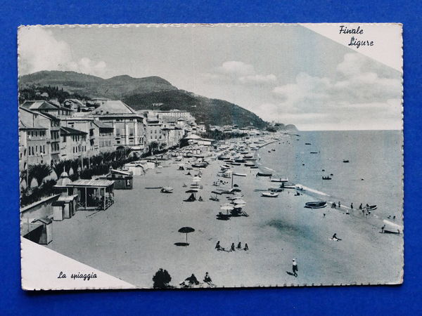Cartolina Finale Ligure - La Spiaggia - 1950 ca..