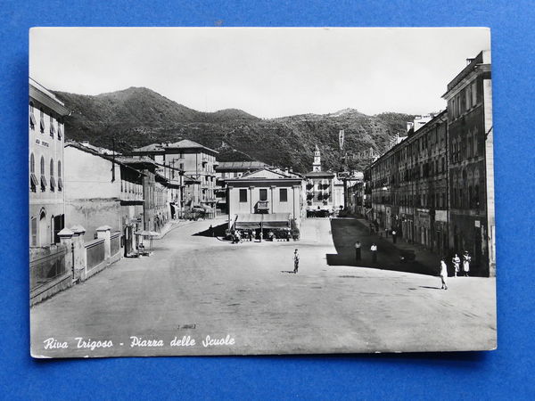Cartolina Riva Trigosio - Piazza delle Scuole - 1957