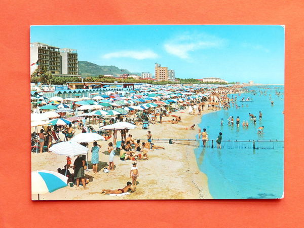 Cartolina Pesaro - Spiaggia - 1970