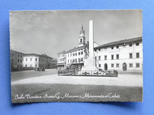 Cartolina Isola Vicentina - Piazza G. Marconi e Monumento ai …