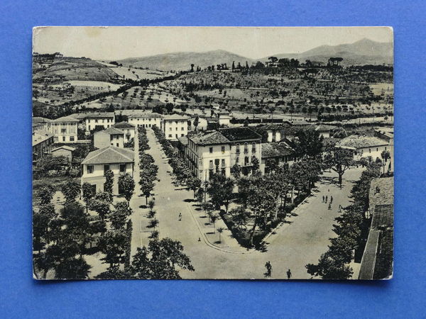 Cartolina Tagliacozzo - Giardini Pubblici e Viale della Stazione - …