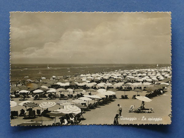 Cartolina Viareggio - La spiaggia - 1955 ca.