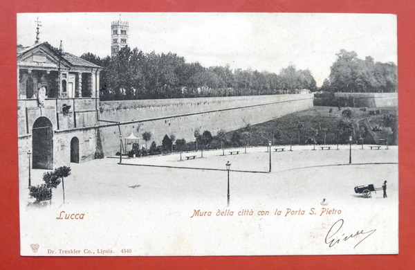 Cartolina Lucca - Mura della città con la Porta di …