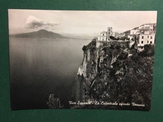 Cartolina Vico Equense - La Cattedrale Sfondo Vesuvio - 1962
