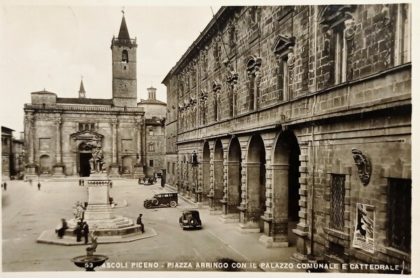 Cartolina - Ascoli Piceno - Piazza Arringo con il Palazzo …