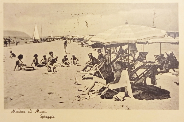 Cartolina - Marina di Massa - Spiaggia - 1960