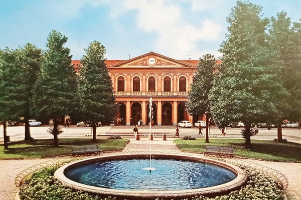 Cartolina - Lucca - Piazza della stazione - 1976