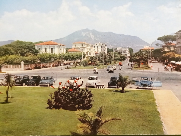 Cartolina - Marina di Massa - Piazza F. Betti e …