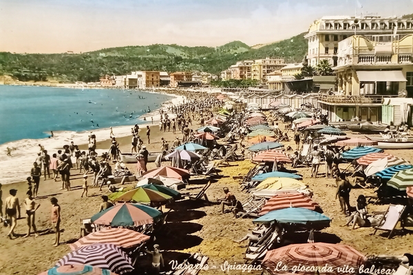 Cartolina - Varazze - Spiaggia - La gioconda vita balneare …