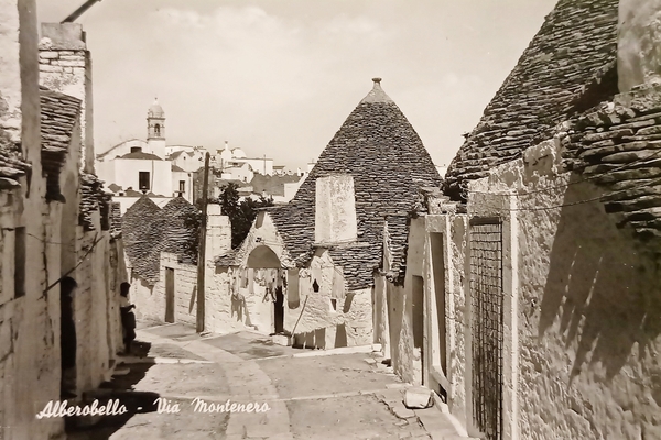 Cartolina - Alberobello ( Bari ) - Via Montenero - …