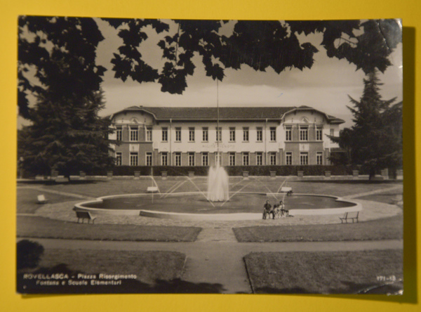 Cartolina Rovellasca Piazza Risorgimento Fontana E Scuole Elementari 1965