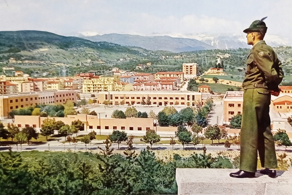 Cartolina - L'Aquila degli Abruzzi - Quartiere Torrione - Caserma …