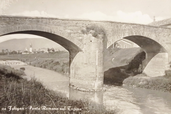 Cartolina - Foligno - Ponte Romano sul Topino - 1958