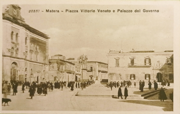 Cartolina - Matera - Piazza Vittorio Veneto e Palazzo del …