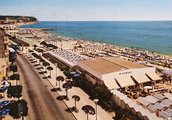 Cartolina - Albisola - La Spiaggia e Via Aurelia - …