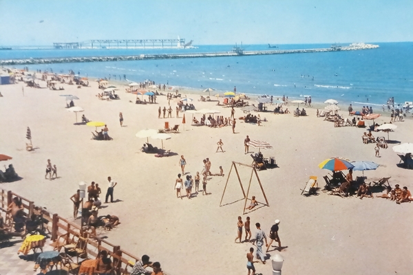 Cartolina - Barletta - Spiaggia di Levante - 1968