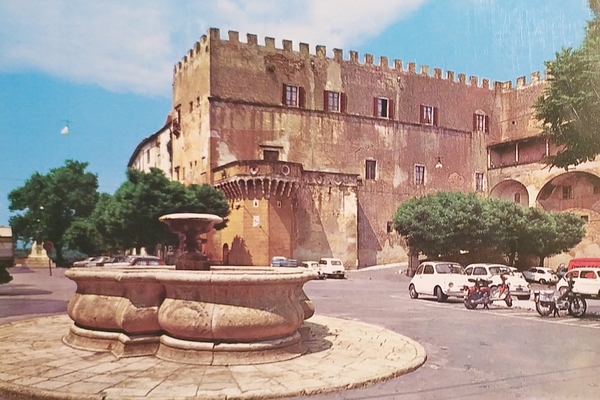 Cartolina - Pitigliano - Piazza della Repubblica e Castello Orsini …